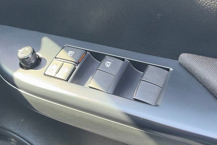 2025 Toyota Hilux SR