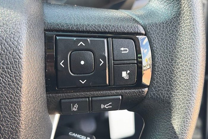 2025 Toyota Hilux SR