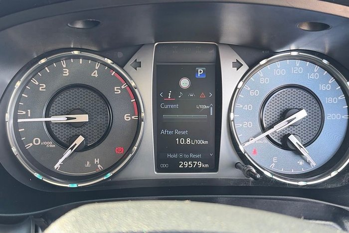 2025 Toyota Hilux SR