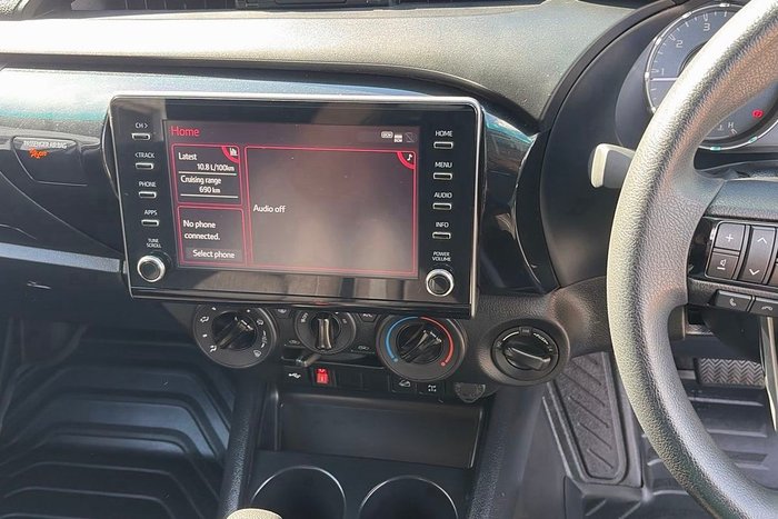 2025 Toyota Hilux SR