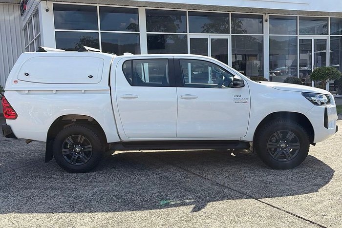 2025 Toyota Hilux SR