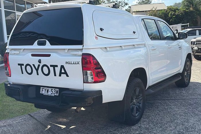 2025 Toyota Hilux SR