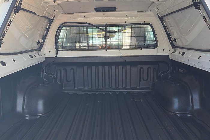 2025 Toyota Hilux SR