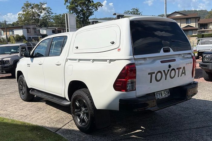 2025 Toyota Hilux SR