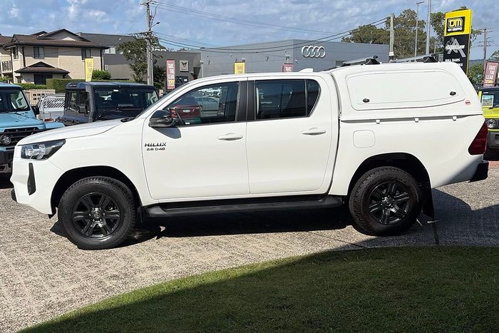 2025 Toyota Hilux SR
