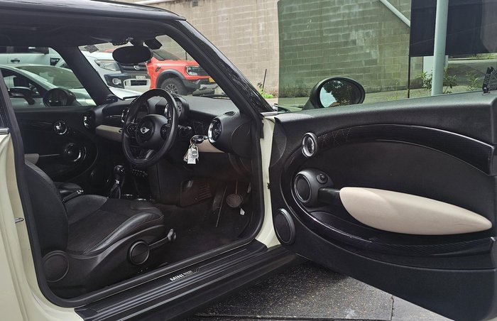 2013 MINI Hatch Cooper D Baker Street R56 LCI Pepper White