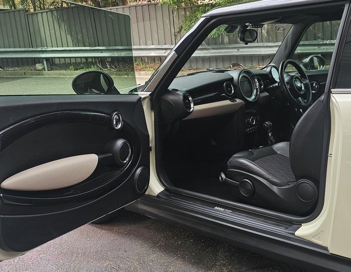 2013 MINI Hatch Cooper D Baker Street R56 LCI Pepper White