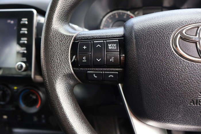 2022 Toyota Hilux SR