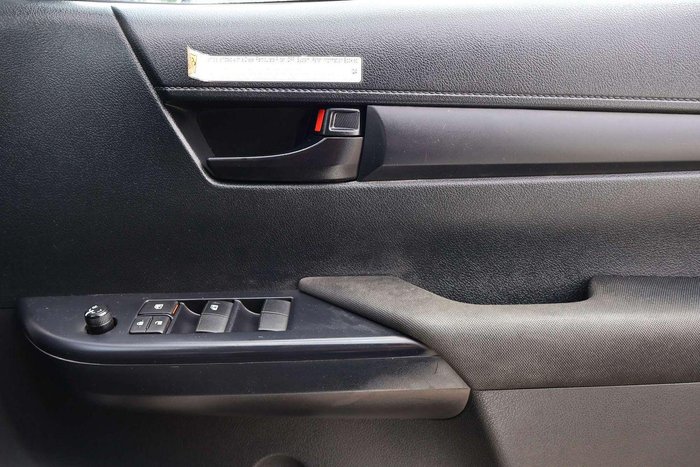 2022 Toyota Hilux SR