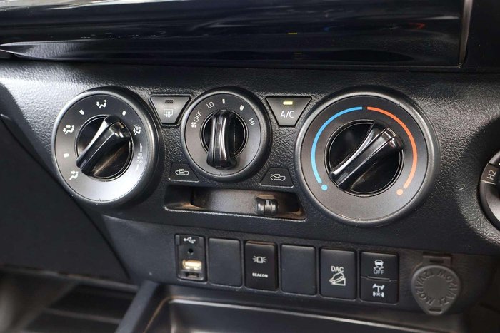 2022 Toyota Hilux SR