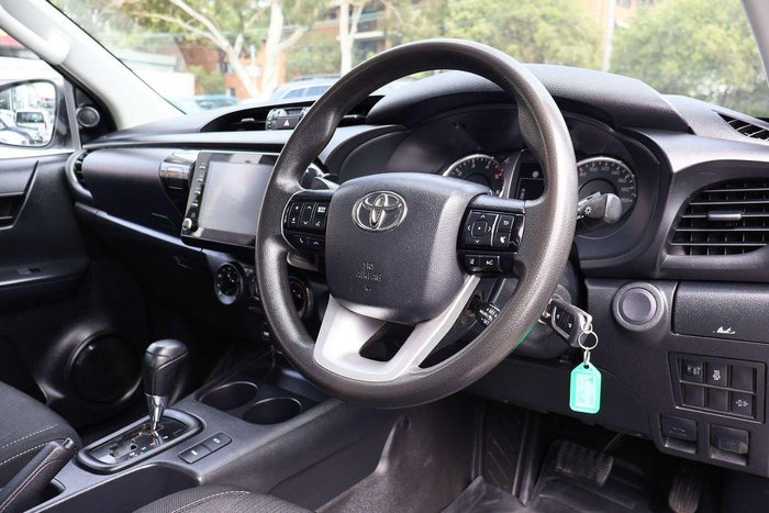 2022 Toyota Hilux SR