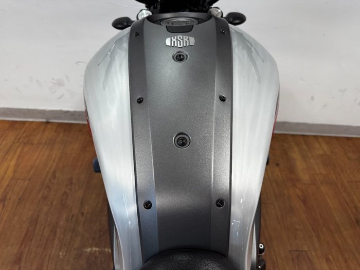 2019 Yamaha XSR700 SILVER