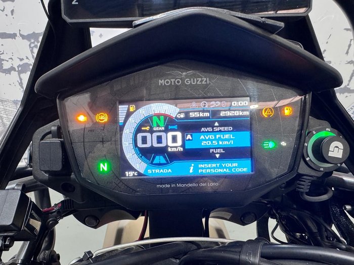 2021 Moto Guzzi V85 TT Travel V85 Beige