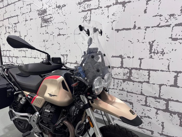 2021 Moto Guzzi V85 TT Travel V85 Beige