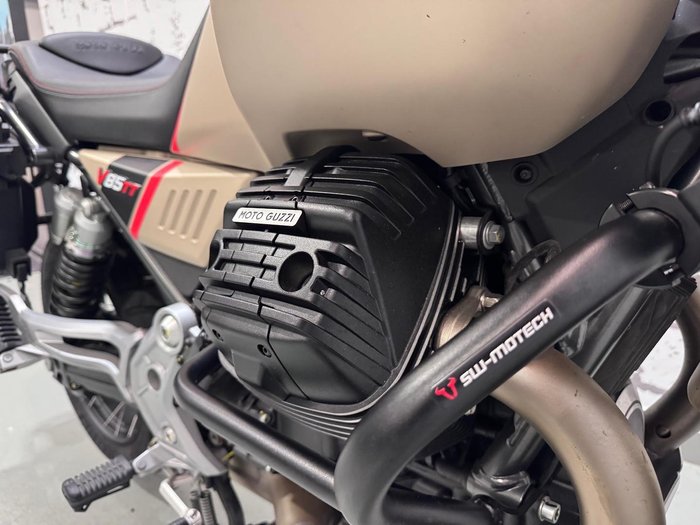2021 Moto Guzzi V85 TT Travel V85 Beige