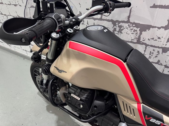 2021 Moto Guzzi V85 TT Travel V85 Beige
