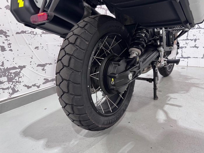 2021 Moto Guzzi V85 TT Travel V85 Beige