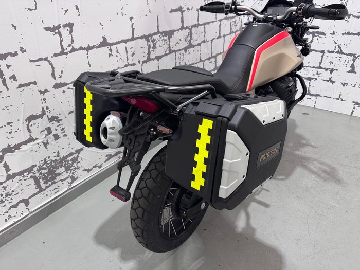 2021 Moto Guzzi V85 TT Travel V85 Beige