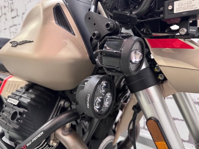 2021 Moto Guzzi V85 TT Travel V85 Beige