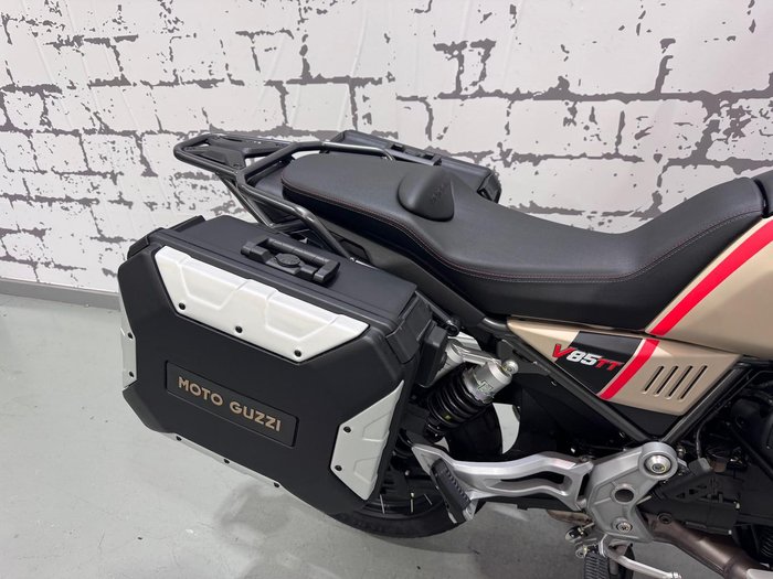 2021 Moto Guzzi V85 TT Travel V85 Beige
