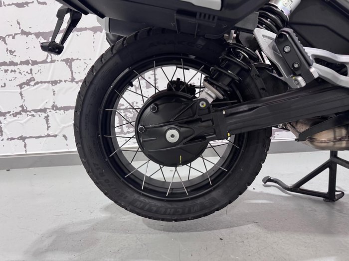 2021 Moto Guzzi V85 TT Travel V85 Beige