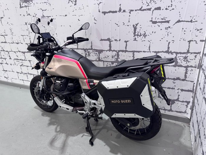 2021 Moto Guzzi V85 TT Travel V85 Beige
