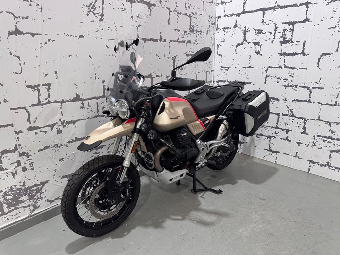2021 Moto Guzzi V85 TT Travel V85 Beige