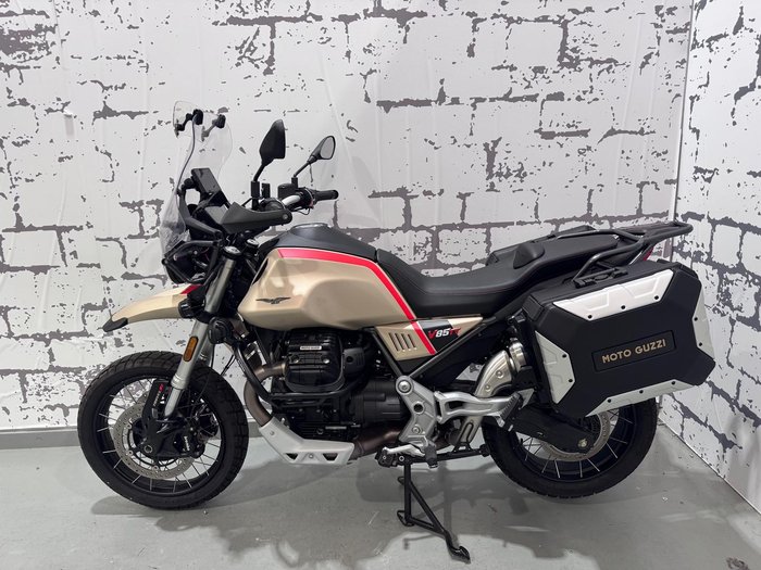 2021 Moto Guzzi V85 TT Travel V85 Beige