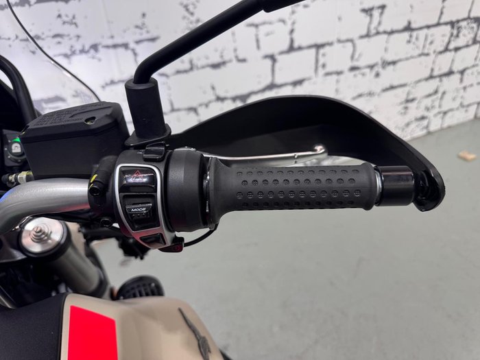 2021 Moto Guzzi V85 TT Travel V85 Beige