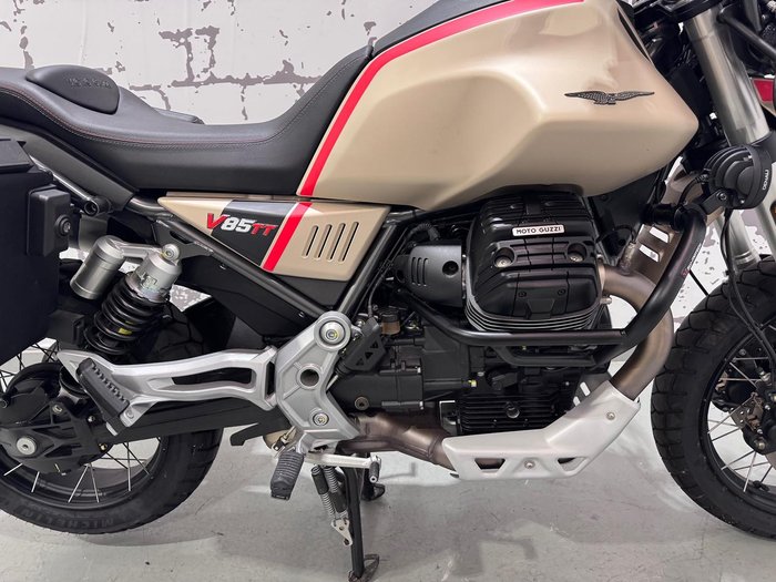 2021 Moto Guzzi V85 TT Travel V85 Beige