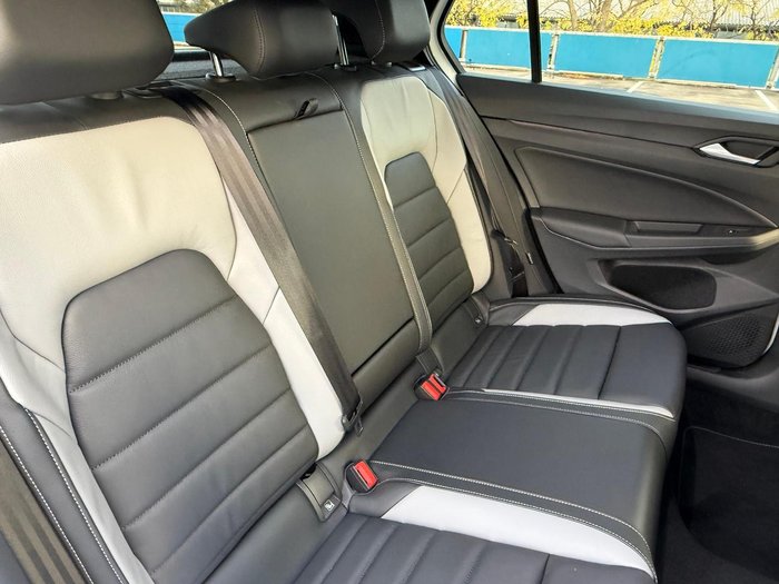 2025 Volkswagen Golf 110TSI R-Line
