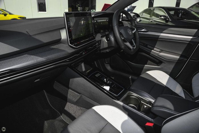 2025 Volkswagen Golf 110TSI R-Line