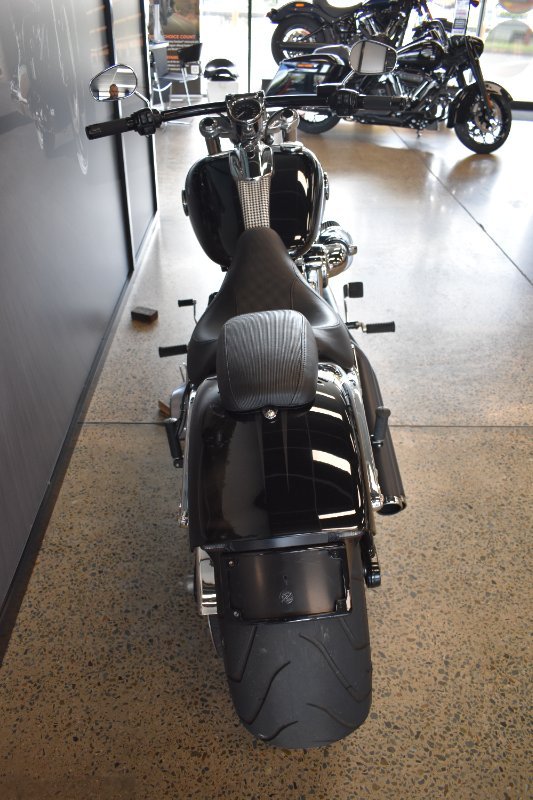 2017 HARLEY-DAVIDSON FXSB SOFTAIL BREAKOUT