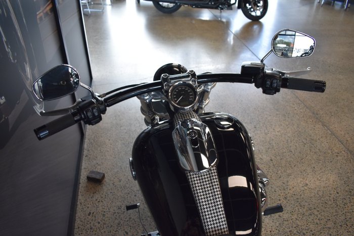 2017 HARLEY-DAVIDSON FXSB SOFTAIL BREAKOUT