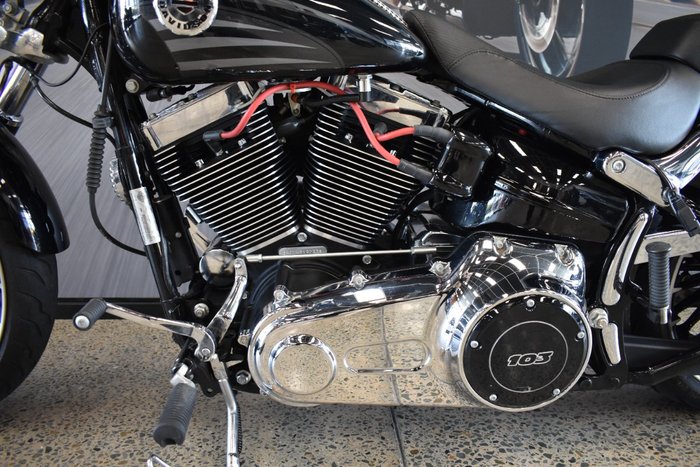 2017 HARLEY-DAVIDSON FXSB SOFTAIL BREAKOUT