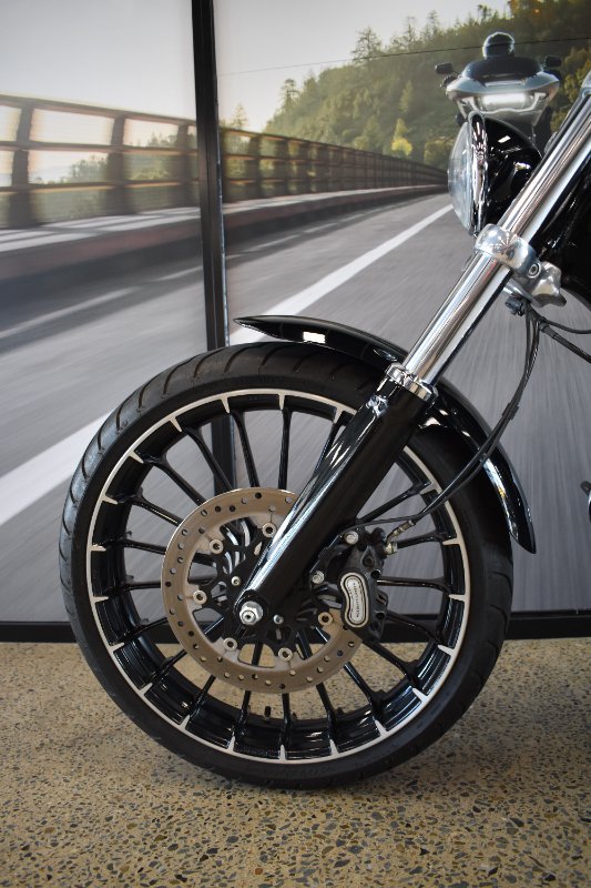 2017 HARLEY-DAVIDSON FXSB SOFTAIL BREAKOUT