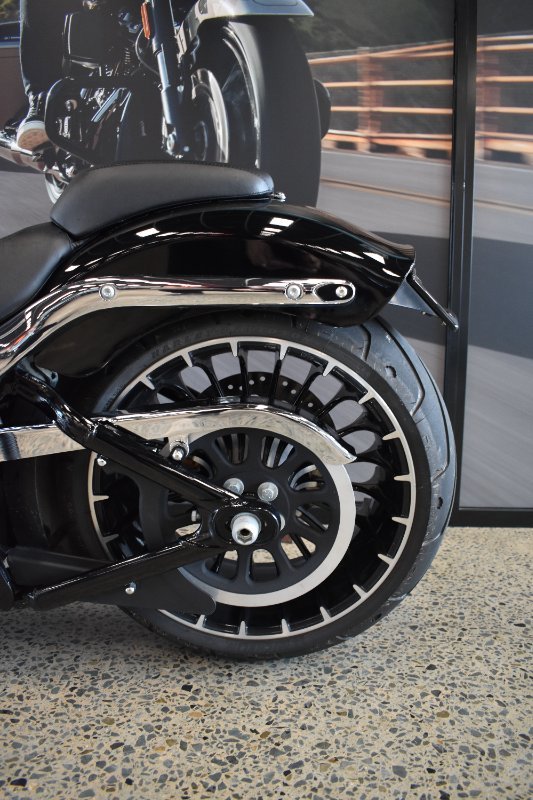 2017 HARLEY-DAVIDSON FXSB SOFTAIL BREAKOUT