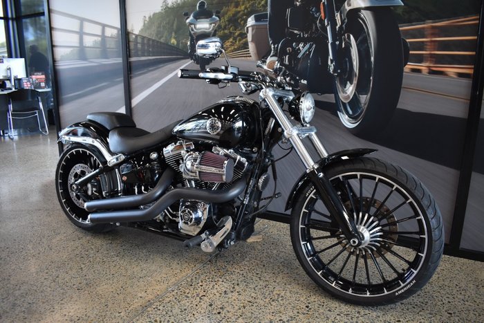 2017 HARLEY-DAVIDSON FXSB SOFTAIL BREAKOUT