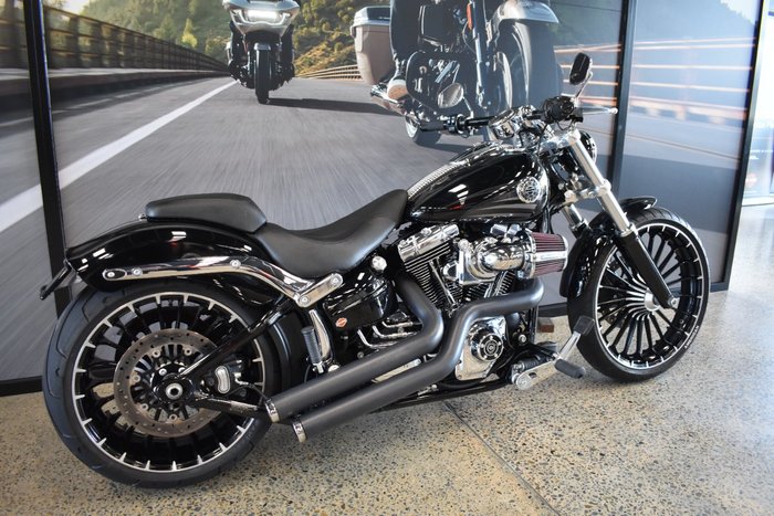 2017 HARLEY-DAVIDSON FXSB SOFTAIL BREAKOUT