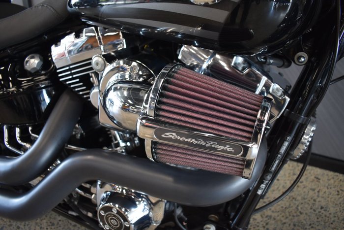 2017 HARLEY-DAVIDSON FXSB SOFTAIL BREAKOUT