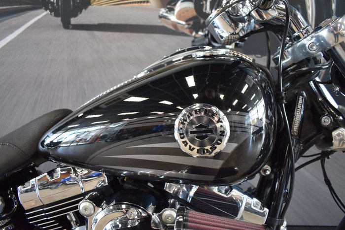 2017 HARLEY-DAVIDSON FXSB SOFTAIL BREAKOUT