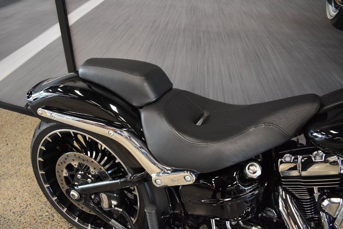 2017 HARLEY-DAVIDSON FXSB SOFTAIL BREAKOUT