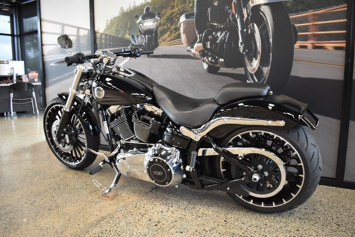 2017 HARLEY-DAVIDSON FXSB SOFTAIL BREAKOUT