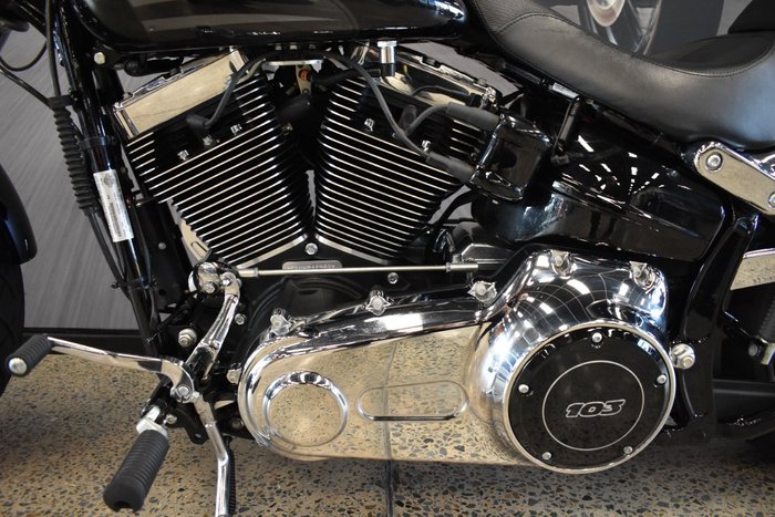 2017 HARLEY-DAVIDSON FXSB SOFTAIL BREAKOUT