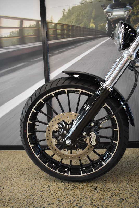 2017 HARLEY-DAVIDSON FXSB SOFTAIL BREAKOUT