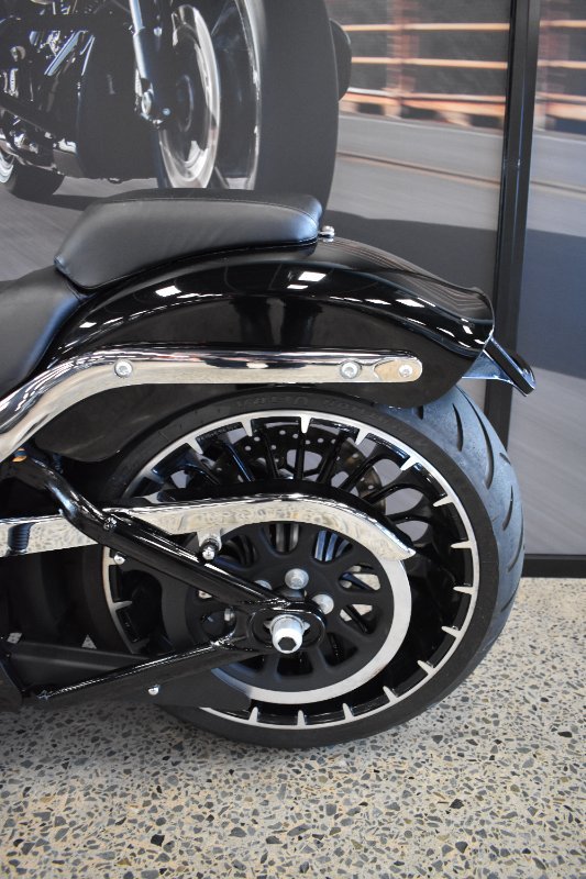 2017 HARLEY-DAVIDSON FXSB SOFTAIL BREAKOUT