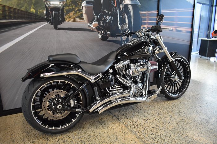 2017 HARLEY-DAVIDSON FXSB SOFTAIL BREAKOUT