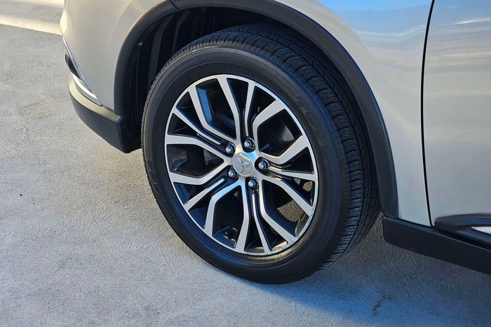 2017 Mitsubishi Outlander LS Safety Pack