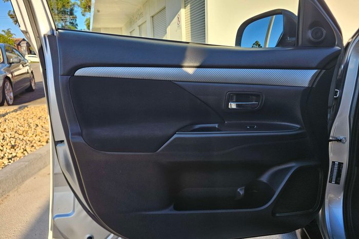 2017 Mitsubishi Outlander LS Safety Pack