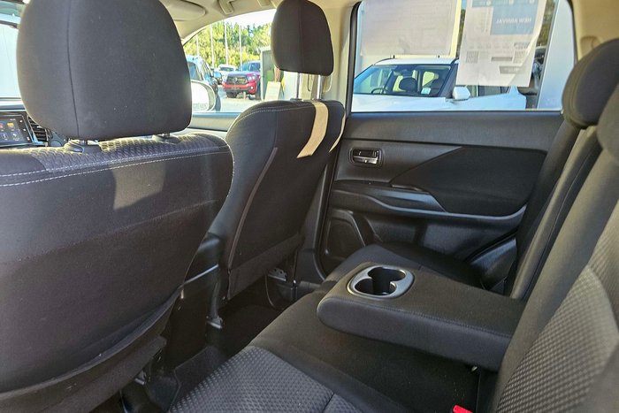 2017 Mitsubishi Outlander LS Safety Pack